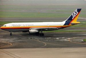 1996년 하네다 공항에서 활주하는 재팬 에어 시스템 에어버스 A300B4