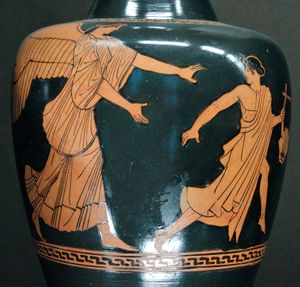 에오스가 억지로 티토노스를 쫓아가며, 티토노스는 리라를 들고 있는데, 이는 아테네의 오이노코에에 그려진 아킬레우스 화가의 작품이다. (루브르 박물관).