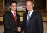 영국 윌리엄 헤이그 외무장관과 함께한 예레미치 (2011년 11월)