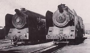 파시5-7호와 파시5-13호. 가타가나로 된 일제시대 명판을 달고 있다.