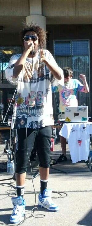 2012년 4월 브라운 공연