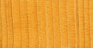 삼나무 목재는 나무 냄새가 나며 약간 달콤한 향이 나고 독특한 색상과 나뭇결을 가지고 있다.