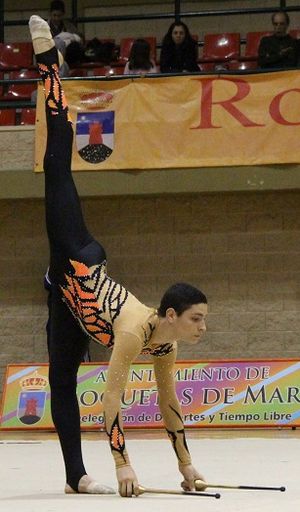 2017년 전시회에서 스페인 체조 선수(아드리안 무누에라)