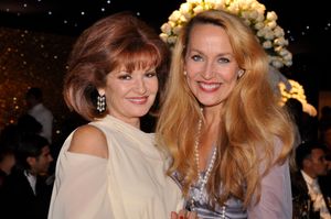 2009년 6월 스테파니 비첨과 함께 있는 홀