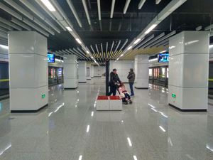 리진루역 2호선 승강장
