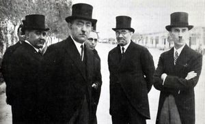 왼쪽부터 모하마드 알리 포루기, 알리 만수르, 모스타파 골리바얏, 알리악바르 다바르, 마흐무드 잠.