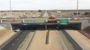 엘 센트로의 고속도로 제8호선 위의 도그우드 다리