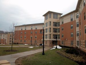 켄트 주립 대학교의 남녀 공용 기숙사 센테니얼 코트 B