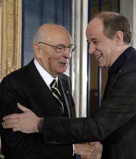 토니 세르빌로 (오른쪽) 2007년, 당시 이탈리아 대통령 조르조 나폴리타노와 함께