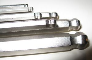 다양한 크기의 볼 엔드 육각 렌치