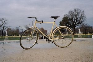 클래식한 프랑스 포르퇴르 자전거를 본뜬 현대식 자전거