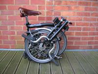 접힌 상태의 브롬톤