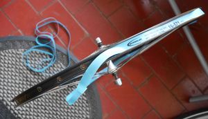 26인치 산악자전거 휠에 림 테이프를 장착한 모습. 림 테이프는 스포크 니플 끝부분으로부터 튜브를 보호한다.