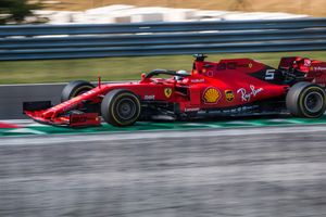 2019 헝가리 그랑프리에서 SF90을 운전하는 페텔