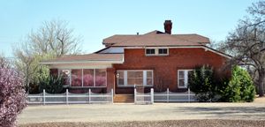 전 UVX 제련소의 전 관리인 거주지, 코튼우드. 국립 사적지에 등재되어 있다.