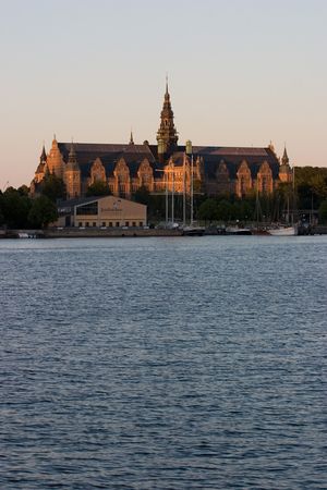 호수에서 본 박물관의 뒷면