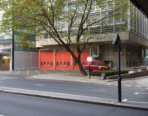 다운게이트 소방서. 런던 시에 위치하며 화재 조사팀이 주둔하고 있다.