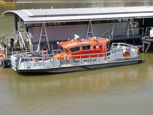 1999년에 등록된 Fireflash는 런던의 두 척의 소방정 중 하나이다