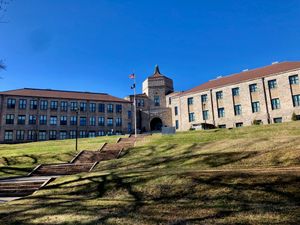 더글러스 엘링턴이 설계한 애슈빌 고등학교