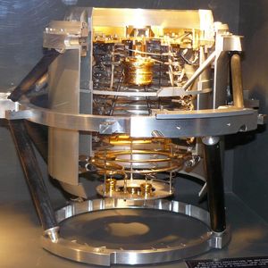 플랑크 탐사선의 수신기로 수행된 전파 과학은 우주의 나이와 구성을 밝혀낸다.