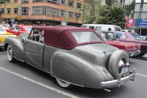 링컨 컨티넨탈의 트렁크 장착형 스페어 타이어는 여러 차종의 컨티넨탈 스페어 타이어 디자인에 영향을 주었다.