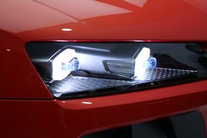 국제 전자제품 박람회 2014에서 아우디 매트릭스 레이저 헤드램프