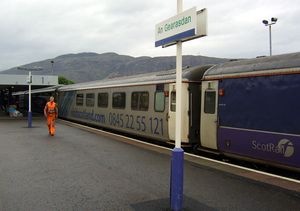 포트윌리엄역에 도착한 침대 열차 "칼레도니안 슬리퍼"