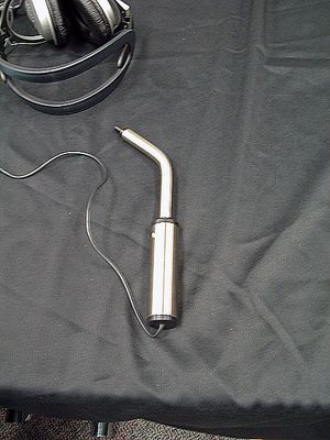 심각한 장애가 있는 사람이 흡입과 호기를 제어하여 선택하고 컴퓨터 인터페이스를 탐색할 수 있게 해주는 흡입-호기 장치