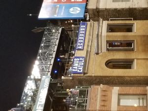 Eamus Catuli는 지난 시즌 컵스의 승리를 기념하여 2017 시카고 컵스 시즌 동안 "AC0000000"에서 사인을 했다.