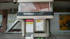 Colors는 JR 나가사키역 앞 아뮤 플라자 나가사키의 KAMOME 스튜디오에서 방송됩니다.