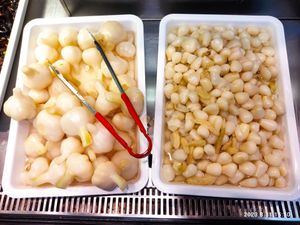 선전 시장에서 판매됨 (왼쪽)