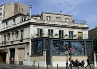 영화 초반 나이트클럽 장면이 촬영된 파리 9구 빅토르 마세 거리