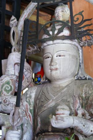 본당 후진 변재천상