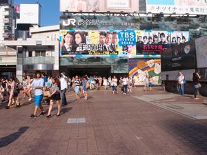 시부야역에서의 TV 시리즈 광고