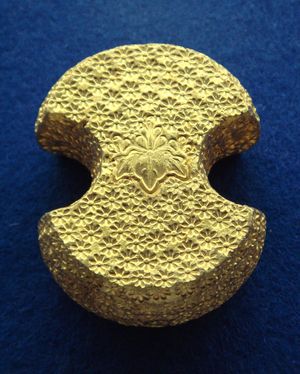 Kikubana}} 문장, 373.11그램, 일본