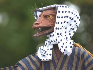 JR 도노역 앞에 있는 갓파 조각상