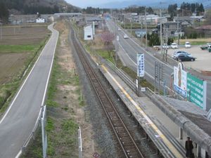 가마이시 선 홈 서쪽의 커브 (신칸센 홈에서 봄)