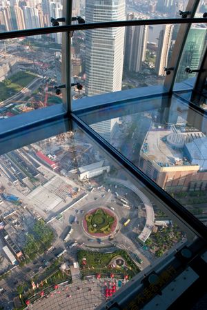 유리 바닥 중 하나