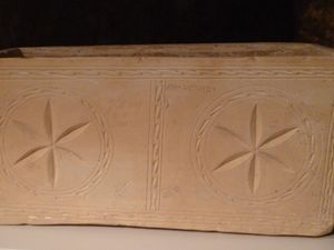 '유다 바르 예수아'(예수의 아들 유다)의 납골함, 탈피오트 무덤 출토. 이스라엘 박물관, 예루살렘.