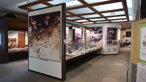 역사에 병설된 인나이 은산 이인관 (2018년 7월)