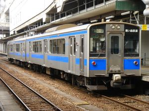 모리오카역에 정차한 아오이모리 철도 701계 전동차, 2007년 3월