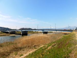 좌안 하류 측에서 본 와타리 대교