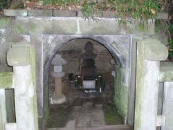 오에노 히로모토의 가묘(假墓), 가나가와현 소재