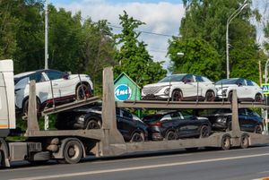러시아 모스크바에서 수송 중인 Omoda C5 차량