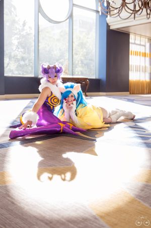 펠리시아와 Q-Bee 코스프레 참가자들이 2014년 캘리포니아 FanimeCon에서