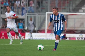 2013년 7월 친선 경기에서 마르세유를 상대로 포르투에서 활약하는 이즈마일로프