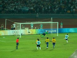 베이징 올림픽 브라질전에서 페널티킥을 하는 리켈메