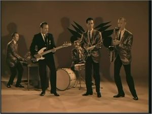 《소년 백만장자》에 출연해 연주하는 빌 블랙 콤보.