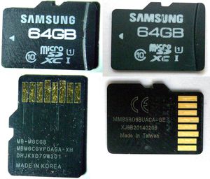 삼성 Pro 64GB microSDXC 정품(왼쪽)과 위조품(오른쪽): 위조품은 64GB 용량을 주장하지만, 실제 사용 가능한 용량은 8GB(Class 4 속도)에 불과하다. 8GB 이상을 쓰려고 하면 데이터 손실이 발생한다. 샌디스크 64GB 위조품에도 사용된다.