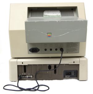Apple IIe 컴퓨터와 모니터의 후면